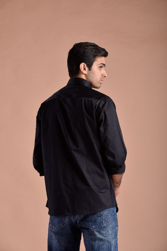 MEN’S BLACK SHIRT WITH EMBROIDERED TWIN PARROT DESIGN